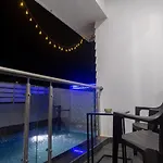 Henmil Vagator
