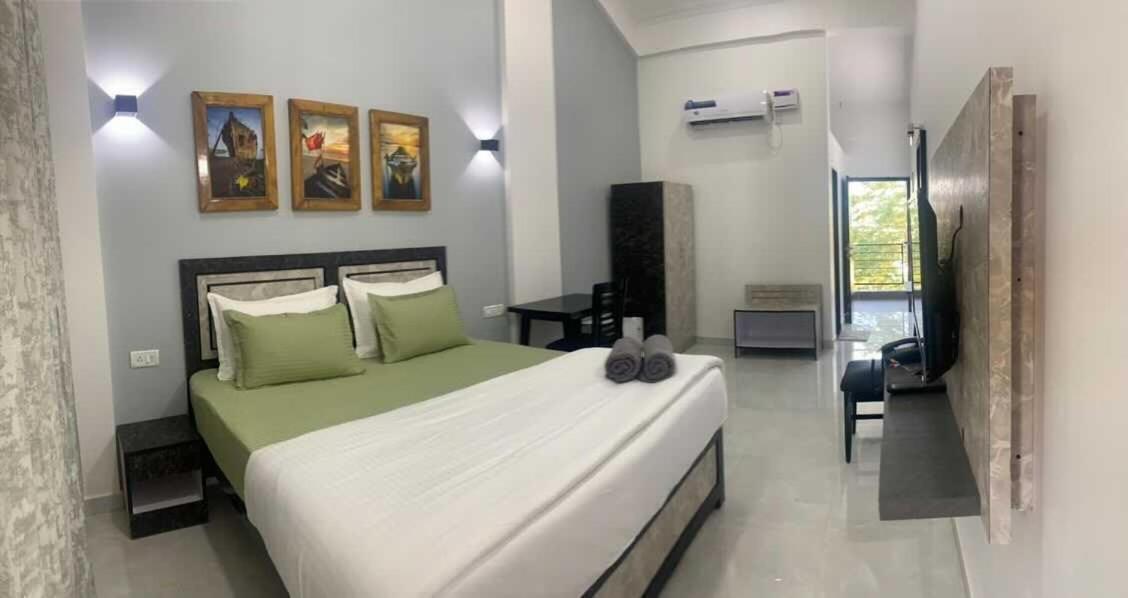 Hotel Henmil Vagator *